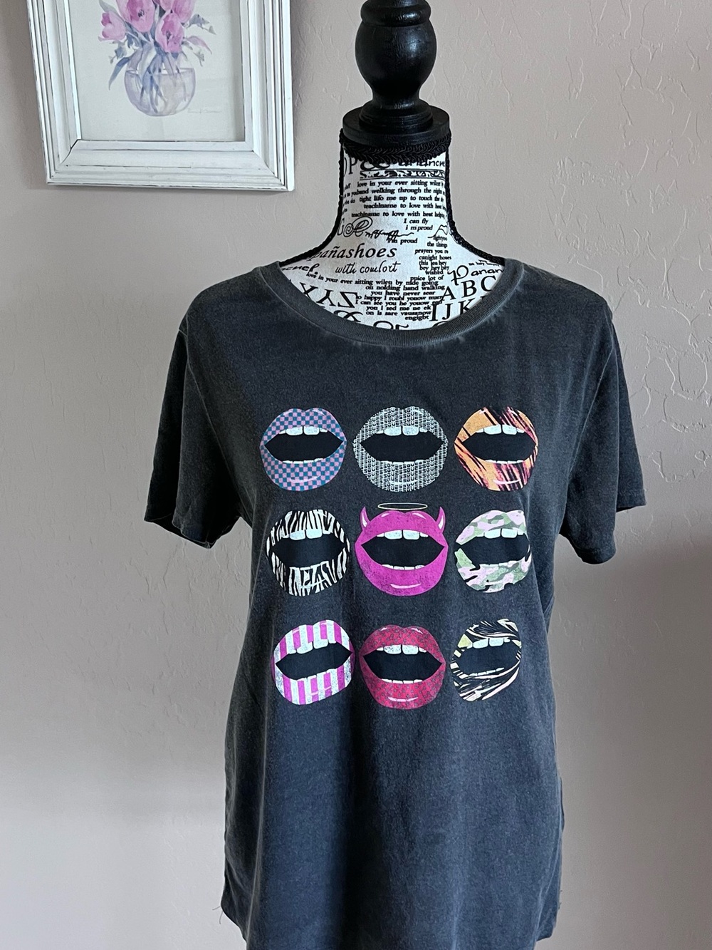 Guess Black Graphic Lip Print Short Sleeve Tee